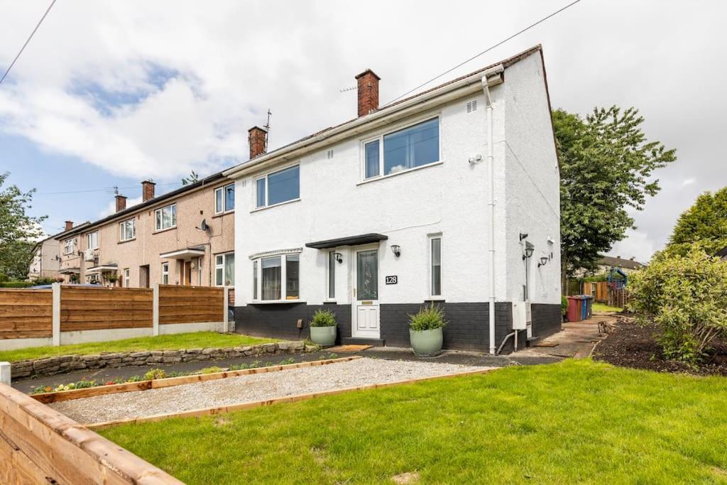 Entire Charming 5-Bed House In Darwen Blackburn Bb1 Free Parking Roadside Rishton Buitenkant foto