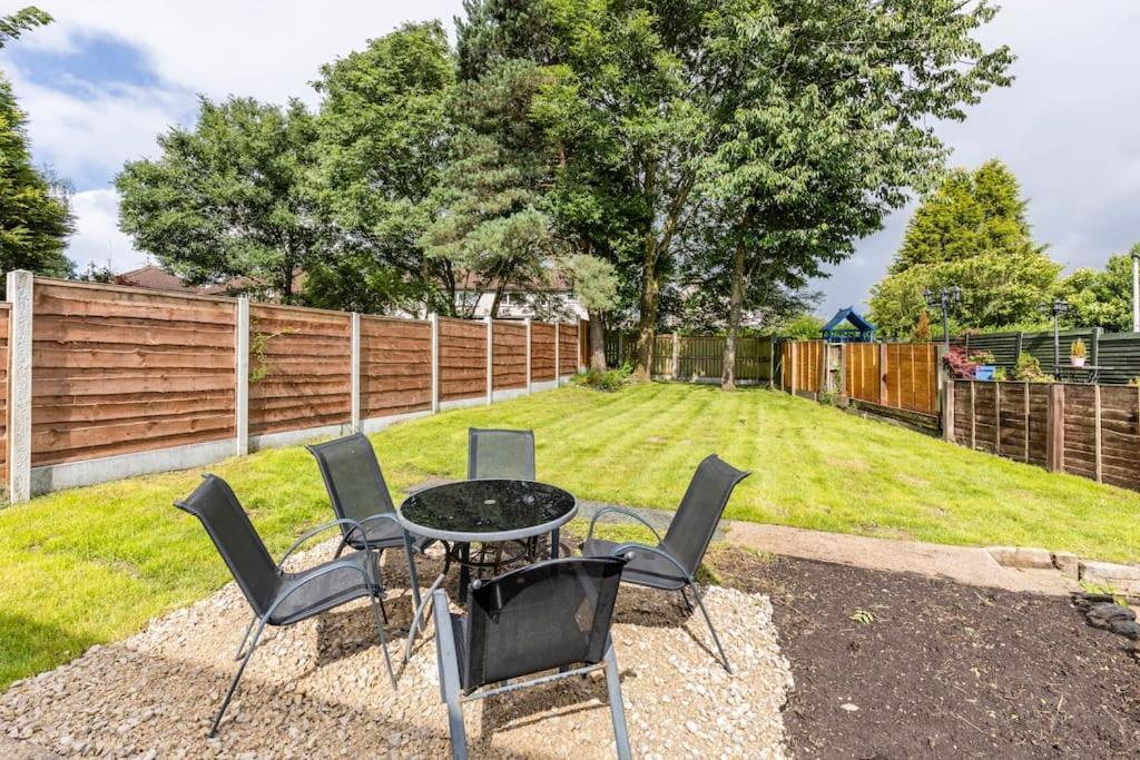 Entire Charming 5-Bed House In Darwen Blackburn Bb1 Free Parking Roadside Rishton Buitenkant foto