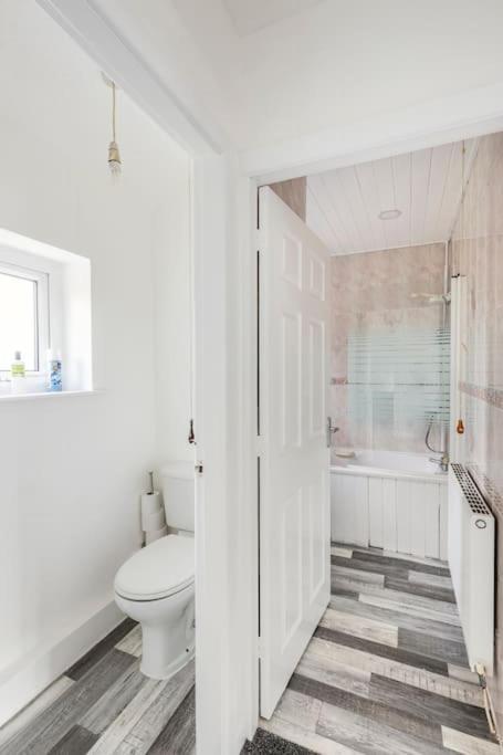 Entire Charming 5-Bed House In Darwen Blackburn Bb1 Free Parking Roadside Rishton Buitenkant foto