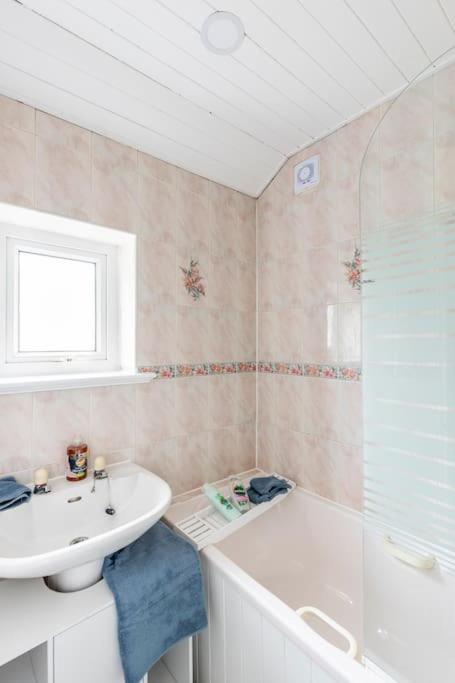 Entire Charming 5-Bed House In Darwen Blackburn Bb1 Free Parking Roadside Rishton Buitenkant foto