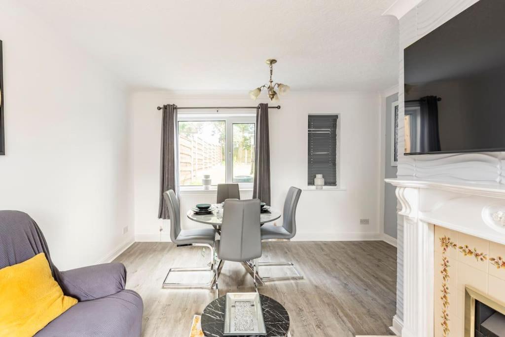 Entire Charming 5-Bed House In Darwen Blackburn Bb1 Free Parking Roadside Rishton Buitenkant foto