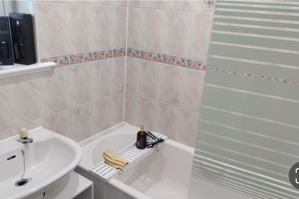Entire Charming 5-Bed House In Darwen Blackburn Bb1 Free Parking Roadside Rishton Buitenkant foto